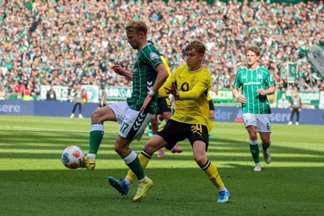 Bremen, Germany 16 May 2026 34 Matchday 1 Bundesliga Werder Bremen vs Borussia Dortmund In the picture from left in a duel Marco Grüll Gruell Werder Bremen and Daniel Svensson BVB DFL regulations prohibit any use of photographs as image sequences and or quasi video Copyright: HMBxMedia MadeleinexFantini