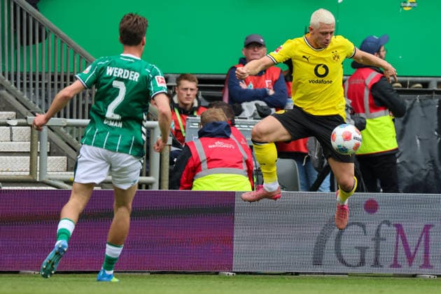 Bremen, Germany 16 May 2026 34 Matchday 1 Bundesliga Werder Bremen vs Borussia Dortmund Pictured from left Oliver Deman Werder Bremen and Julian Ryerson BVB DFL regulations prohibit any use of photographs as image sequences and or quasi video Copyright: HMBxMedia MadeleinexFantini