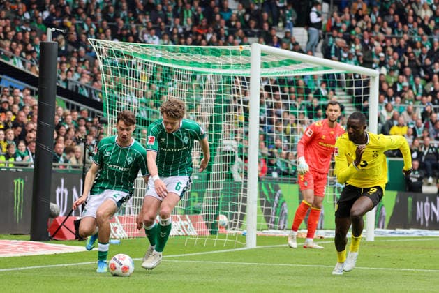 Bremen, Germany 16 May 2026 34 Matchday 1 Bundesliga Werder Bremen vs Borussia Dortmund Pictured from left Olivier Deman Werder Bremen , Jens Stage Werder Bremen and Serhou Guirassy BVB DFL regulations prohibit any use of photographs as image sequences and or quasi video Copyright: HMBxMedia MadeleinexFantini