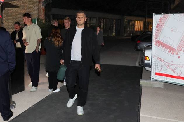 Jeffrey Gouweleeuw 6 FC Augsburg arrive at the location, FC Augsburg end of season party, football, 1 Bundesliga, 34 matchday, 16 05 2026 DFL DFB regulations prohibit any use of photographs as image sequences and or quasi video Augsburg Bayern Germany Copyright: xkolbert-press ChristianxKolbertx