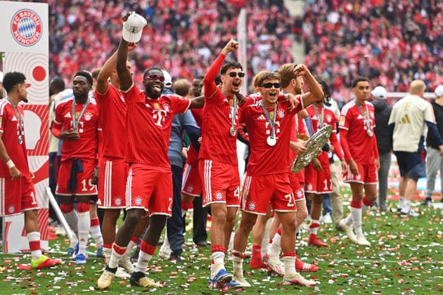 from right Tom BISCHOF Bayern Muenchen ,Aleksandar PAVLOVIC Bayern Muenchen , Dayot UPAMECANO Bayern Muenchen , Cheers,joy,enthusiasm, Award ceremony Football 1 Bundesliga season 2025 2026, 34 Matchday, Matchday34 FC Bayern Muenchen 1 FC Koeln 5 1 on 16 05 2026 , A L L I A N Z A R E N A