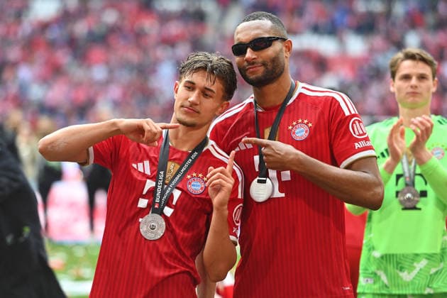 from left Tom BISCHOF Bayern Muenchen with Jonathan TAH Bayern Muenchen , Award Ceremony Football 1 Bundesliga Season 2025 2026, 34 Matchday, Matchday34 FC Bayern Muenchen 1 FC Koeln 5 1 on 16 05 2026 , A L L I A N Z A R E N A