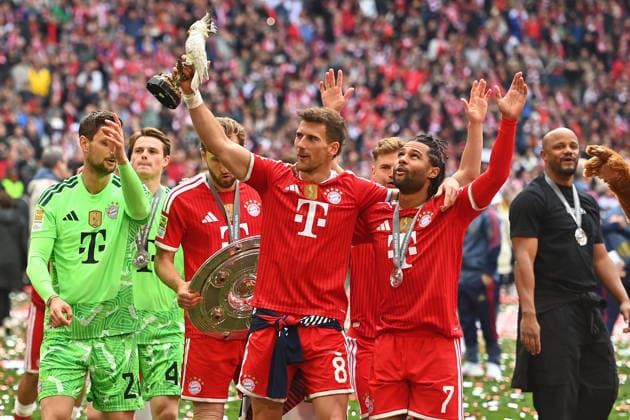 from right Coach Vincent KOMPANY Bayern Muenchen , Serge GNABRY FC Bayern Muenchen ,Leon GORETZKA Bayern Muenchen Harry KANE Bayern Muenchen ,Goalkeeper Jonas URBIG Bayern Muenchen , Sven ULREICH,Goalkeeper Bayern Muenchen , Cheering,Joy,Enthusiasm, Award Ceremony Football 1 Bundesliga Season 2025 2026, 34 Matchday, Matchday34 FC Bayern Muenchen 1 FC Koeln 5 1 on 16 05 2026 , A L L I A N Z A R E N A