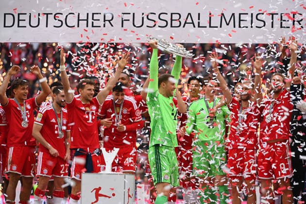 Team photo,Team,Mannschaft,Mannschaftsfoto, Manuel NEW goalkeeper Bayern Muenchen with bowl, Meisterschale,Pokal,Cup,Trophaee,Siegerehrung, Fußball 1 Bundesliga Saison 2025 2026, 34 Spieltag, Spieltag34 FC Bayern Muenchen 1 FC Koeln 5 1 am 16 05 2026 , A L L I A N Z A R E N A