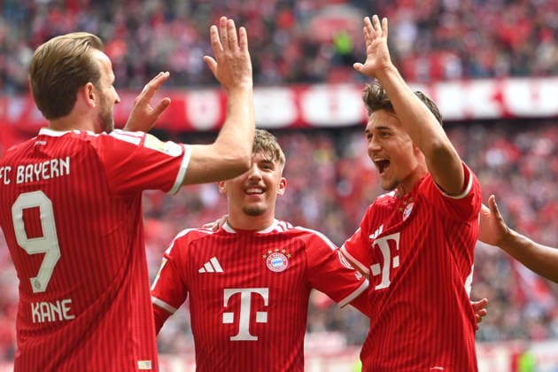 from left Harry KANE Bayern Muenchen ,Lennart KARL Bayern Muenchen ,Tom BISCHOF Bayern Muenchen , Cheering,Joy,Enthusiasm,Action Football 1 Bundesliga Season 2025 2026, 34 Matchday, Matchday34 FC Bayern Muenchen 1 FC Koeln 5 1 on 16 05 2026 , A L L I A N Z A R E N A