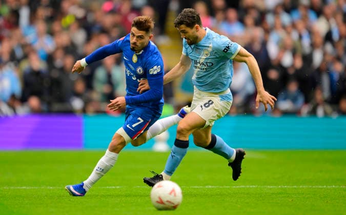 Chelsea v Manchester City, London, UK - 16 May 2025 Pedro Neto of Chelsea challenges for the ball with Mateo Kovacic of Manchester City during the FA Cup Final match between Chelsea and Manchester City on 16th May 2026 at Wembley Stadium, London London Wembley Stadium London GBR Copyright: xFrankiexOKeeffe PPAUKx PPA-275742