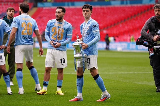 Emirates FA Cup Final Chelsea v Manchester City Phil Foden of Manchester City with the fa cup trophy during the Emirates FA Cup Final match Chelsea vs Manchester City at Wembley Stadium, London, United Kingdom on 16 May 2026 (Photo by Harvey Murphy News Images) Copyright: xHarveyxMurphy NewsxImagesx