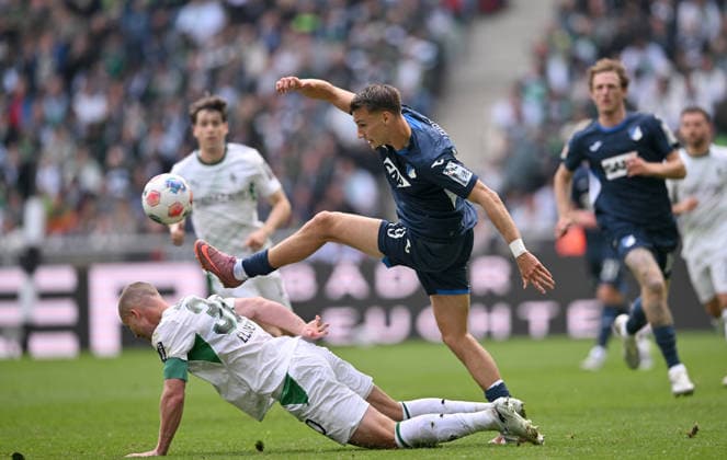 l r Nico Elvedi Bor Mönchengladbach , Tim Lemperle 1899 Hoffenheim action, duel Football 1 Bundesliga, 34 Matchday, Borussia Moenchengladbach TSG 1899 Hoffenheim 4 0, on 16 05 2026 in Moenchengladbach Germany DFL regulations prohibit any use of photographs as image sequences and or quasi video Â