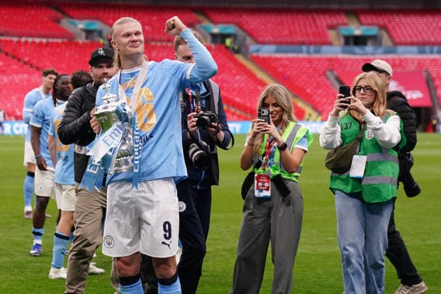 Emirates FA Cup Final Chelsea v Manchester City Erling Haaland of Manchester City with the fa cup trophy during the Emirates FA Cup Final match Chelsea vs Manchester City at Wembley Stadium, London, United Kingdom on 16 May 2026 (Photo by Harvey Murphy News Images) Copyright: xHarveyxMurphy NewsxImagesx