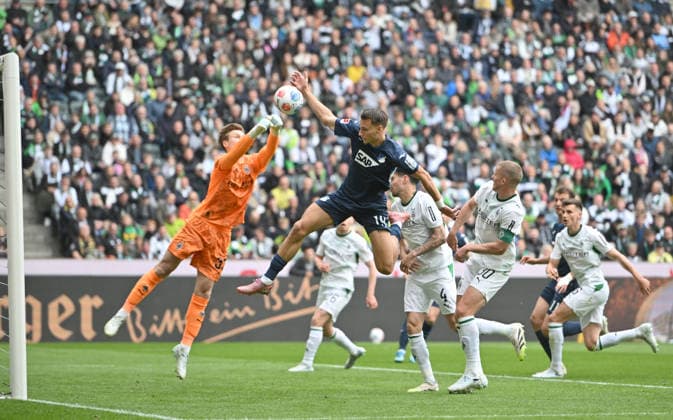 l r Goalkeeper Moritz Nicolas Bor Mönchengladbach , Tim Lemperle 1899 Hoffenheim , Nico Elvedi Bor Mönchengladbach Action, duel Soccer 1 Bundesliga, 34 Matchday, Borussia Moenchengladbach TSG 1899 Hoffenheim 4 0, on 16 05 2026 in Moenchengladbach Germany DFL regulations prohibit any use of photographs as image sequences and or quasi video Â