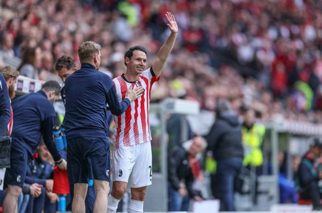 GER, Freiburg, SC Freiburg vs RB Leipzig, Bundesliga, Football, DFB, Season 2025 2026, Europa Park Stadium, 34 Matchday in picture Nicolas Höfler SC Freiburg 27 says goodbye to the fans, end of career, last game, thank you, farewell, emotions DFB DFL REGULATIONS PROHIBIT ANY USE OF PHOTOGRAPHS AS IMAGE SEQUENCES AND OR QUASI VIDEO, 16 05 2026 Copyright: HMBxMedia HendrikxHamelau