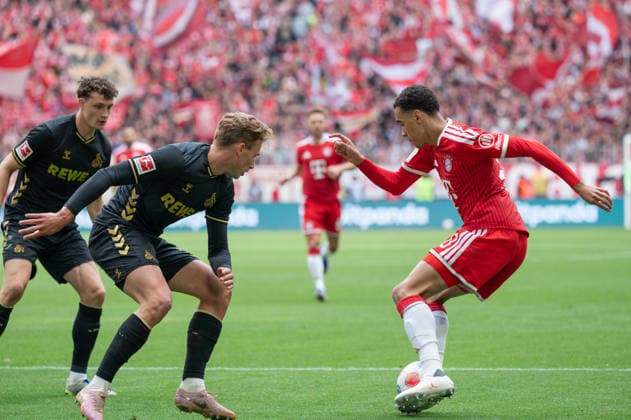 GER, Bayern, Muenchen, Fußball, FC Bayern Muenchen 1 FC Koeln, in der Allianz Arena, Muenchen, Bundesliga, 34 Spieltag, 16 05 26, v l Sebastian Sebulonsen 1 FC Koeln, 28 , Jamal Musiala FC Bayern Muenchen, 10 , im Angriff, Zweikampf DFL DFB regulations prohibit any use of photographs as image sequences and or quasi video, Copyright: HMB-Media MichaelxNibel
