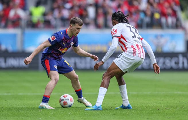 GER, Freiburg, SC Freiburg vs RB Leipzig, Bundesliga, Football, DFB, Season 2025 2026, Europa Park Stadion, 34 Matchday in picture f l Brajan Gruda RB Leipzig , Jordy Makengo SC Freiburg 33 DFB DFL REGULATIONS PROHIBIT ANY USE OF PHOTOGRAPHS AS IMAGE SEQUENCES AND OR QUASI VIDEO, 16 05 2026 Copyright: HMBxMedia HendrikxHamelau
