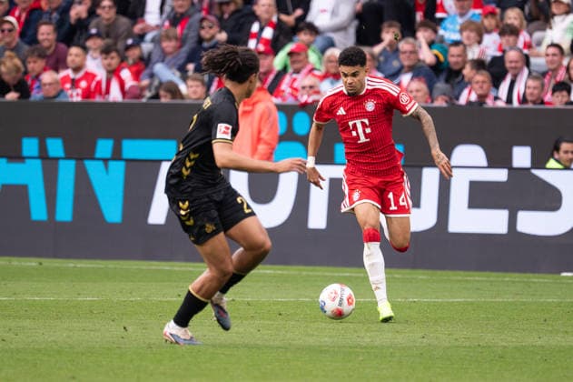 GER, Bayern, Muenchen, Fußball, FC Bayern Muenchen 1 FC Koeln, in der Allianz Arena, Muenchen, Bundesliga, 34 Spieltag, 16 05 26, v l Jahmai Simpson Pusey 1 FC Koeln, 22 , Luis Diaz FC Bayern Muenchen, 14 , Stuermer im Angriff, DFL DFB regulations prohibit any use of photographs as image sequences and or quasi video, Copyright: HMB-Media MichaelxNibel
