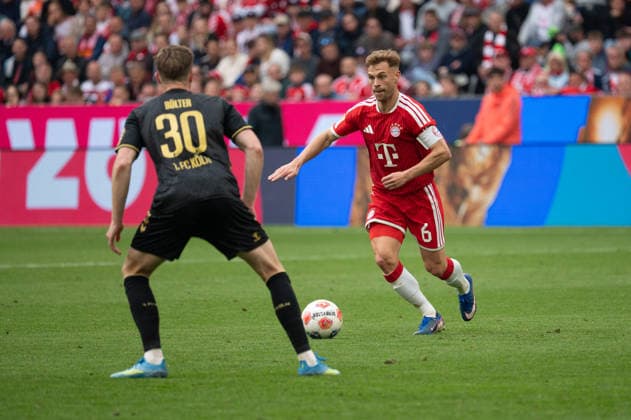 GER, Bayern, Muenchen, Fußball, FC Bayern Muenchen 1 FC Koeln, in der Allianz Arena, Muenchen, Bundesliga, 34 Spieltag, 16 05 26, v l Marius Buelter 1 FC Koeln, 30 , Joshua Kimmich FC Bayern Muenchen, 6 , im Angriff DFL DFB regulations prohibit any use of photographs as image sequences and or quasi video, Copyright: HMB-Media MichaelxNibel