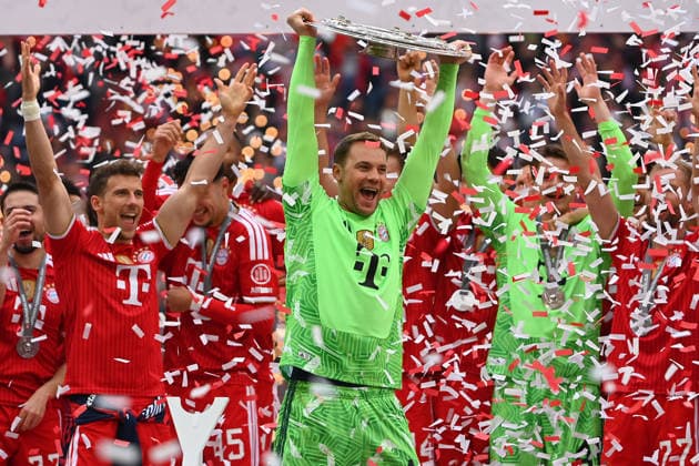 Team photo,Team,Mannschaft,Mannschaftsfoto, Manuel NEW Goalkeeper Bayern Muenchen , with Meisterschale,Schale,Pokal,Cup,Trophaee Siegerehrung Fussball 1 Bundesliga Saison 2025 2026, 34 Spieltag, Spieltag34 FC Bayern Muenchen 1 FC Koeln 5 1 am 16 05 2026 , A L L I A N Z A R E N A