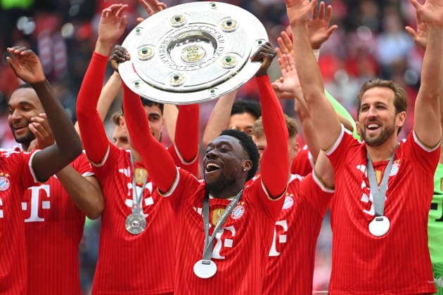Team photo,Team,Mannschaft,Mannschaftsfoto, Alphonso DAVIES Bayern Muenchen with Meisterschale,Schale,Pokal,Cup,Trophaee Siegerehrung Fussball 1 Bundesliga Saison 2025 2026, 34 Spieltag, Spieltag34 FC Bayern Muenchen 1 FC Koeln 5 1 am 16 05 2026 , A L L I A N Z A R E N A