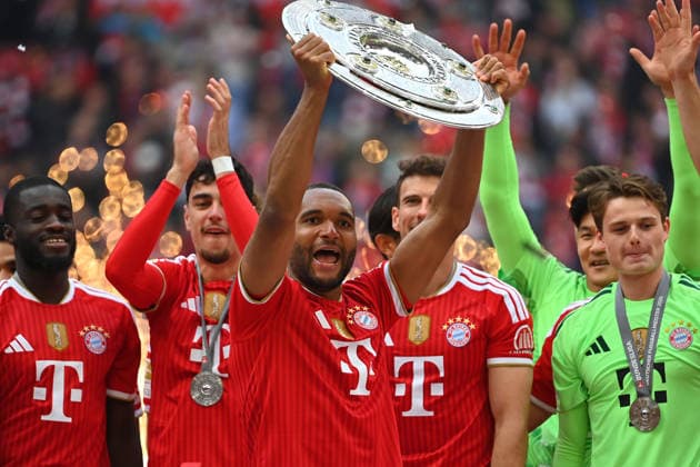 Team photo,Team,Mannschaft,Mannschaftsfoto, Jonathan TAH Bayern Muenchen mit Meisterschale,Schale,Pokal,Cup,Trophaee Siegerehrung Fussball 1 Bundesliga Saison 2025 2026, 34 Spieltag, Spieltag34 FC Bayern Muenchen 1 FC Koeln 5 1 am 16 05 2026 , A L L I A N Z A R E N A