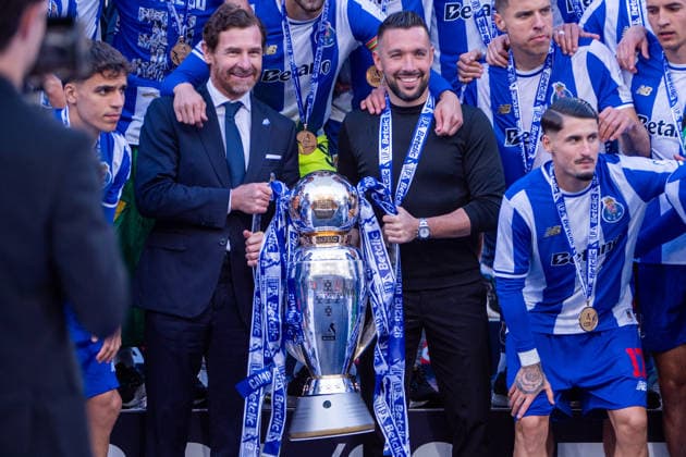 May 16, 2026, Porto, Porto, Portugal: PORTO, PORTUGAL - MAY 16: FRANCESCO FARIOLI head coach of FC Porto along side with Andre Vilas-Boas president of FC Porto during the Liga Portugal Betclic 2025 26 League match between FC Porto and Santa Clara, at Estadio do Dragao on May 16, 2026 in Porto, Portugal FC Porto X Santa Clara - Liga Portugal Betclic  - ZUMAl192 20260516_zsp_l192_003 Copyright: xMiguelxLemosx