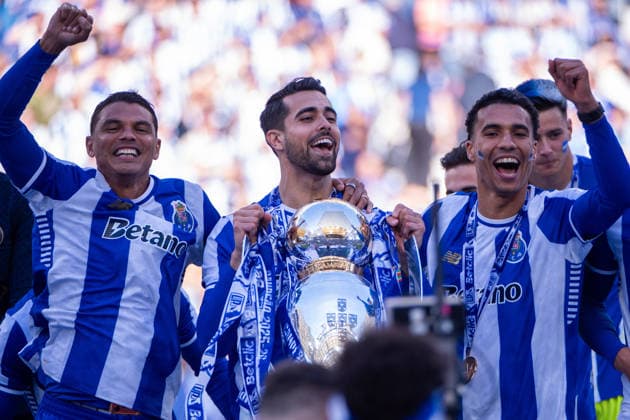 May 16, 2026, Porto, Porto, Portugal: PORTO, PORTUGAL - MAY 16: DIOGO COSTA from FC Porto is seen celebrating the championship winner during the Liga Portugal Betclic 2025 26 League match between FC Porto and Santa Clara, at Estadio do Dragao on May 16, 2026 in Porto, Portugal FC Porto X Santa Clara - Liga Portugal Betclic  - ZUMAl192 20260516_zsp_l192_013 Copyright: xMiguelxLemosx
