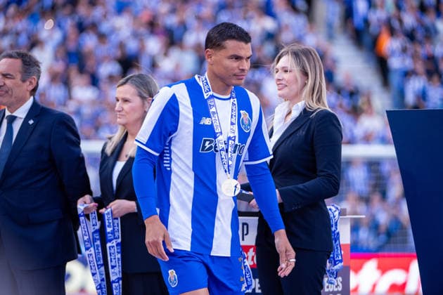 May 16, 2026, Porto, Porto, Portugal: PORTO, PORTUGAL - MAY 16: THIAGO SILVA from FC Porto is seen receiving the champions medal during the Liga Portugal Betclic 2025 26 League match between FC Porto and Santa Clara, at Estadio do Dragao on May 16, 2026 in Porto, Portugal FC Porto X Santa Clara - Liga Portugal Betclic  - ZUMAl192 20260516_zsp_l192_037 Copyright: xMiguelxLemosx