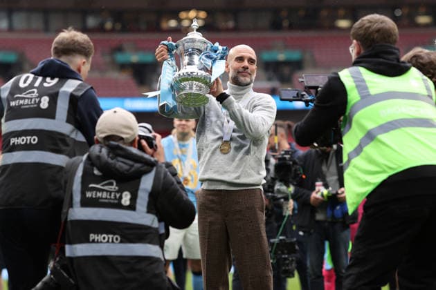 FA Cup Final 2026 16 May 2026, London - Emirates FA Cup Final - Chelsea v Manchester City - Manchester City manager Pep Guardiola with the trophy - Photo: Charlotte Wilson Offside. London UK *** FA-Cup-Finale 2026 16. Mai 2026, London Emirates FA-Cup-Finale Chelsea gegen Manchester City Manchester-City-Trainer Pep Guardiola mit der Trophäe Foto Charlotte Wilson Offside London UK  Copyright: xCharlottexWilsonx xOffsidexOffside