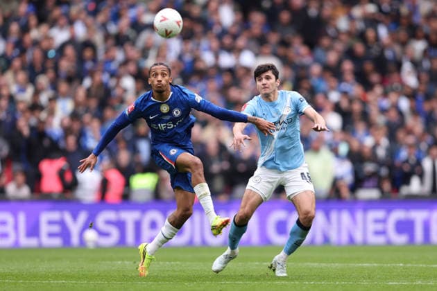 FA-Cup-Finale 2026 16. Mai 2026, London Emirates FA-Cup-Finale Chelsea gegen Manchester City Joao Pedro von Chelsea und Abdukodir Khusanov von Manchester City Foto Charlotte Wilson Abseits London UK  Copyright: xCharlottexWilsonx xOffsidexOffside