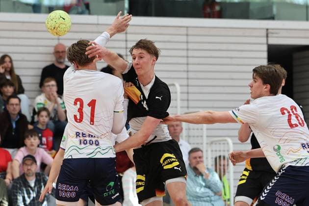 GER, Handball, U20 Germany vs U20 Norway, male 16 05 2026, Erfurt, Riethsporthalle, GER, Handball, Test match as part of the preparations for the U20 European Championship U20 national team male U20 Germany U20 Norway in the picture Caspar Gauer Germany vs Amandus Vatnedal Norway