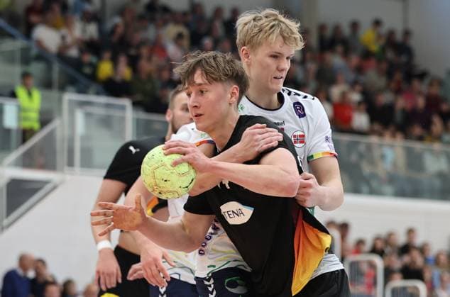 GER, Handball, U20 Germany vs U20 Norway, male 16 05 2026, Erfurt, Riethsporthalle, GER, Handball, Test match as part of the preparations for the U20 European Championship U20 national team male U20 Germany U20 Norway in the picture Caspar Gauer Germany vs Jesper Emblemsvag Ekren Norway