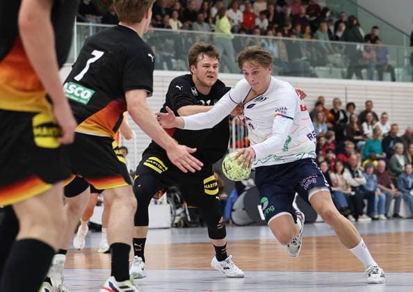 GER, Handball, U20 Germany vs U20 Norway, male 16 05 2026, Erfurt, Riethsporthalle, GER, Handball, Test match as part of the preparations for the U20 European Championship U20 national team male U20 Germany U20 Norway in picture Bennet Strobel Germany vs Amandus Vatnedal Norway