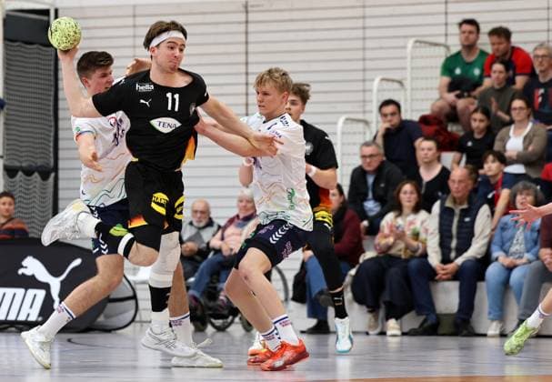 GER, Handball, U20 Germany vs U20 Norway, male 16 05 2026, Erfurt, Riethsporthalle, GER, Handball, Test match as part of the preparations for the U20 European Championship U20 national team male U20 Germany U20 Norway pictured Soeren Servos Germany vs Jesper Dolva Norway and Jesper Emblemsvag Ekren Norway