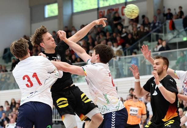 GER, Handball, U20 Germany vs U20 Norway, male 16 05 2026, Erfurt, Riethsporthalle, GER, Handball, Test match as part of the preparations for the U20 European Championship U20 national team male U20 Germany U20 Norway in the picture Noah Hensen Germany on the ball