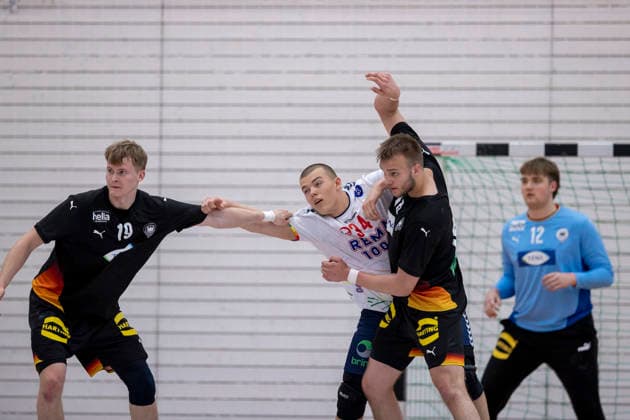 International handball match Germany U20 21m vs Norway U20 21m Erfurt 16 05 2026 Alexander Loke Gautestad 34 Norway U20 21m vs Linus Schmid 19 Germany U20 21m left and Tim Schröder 18 Germany U20 21m right International handball match Germany U20 21m vs Norway U20 21m Riethsporthalle Erfurt 16 05 2026 Copyright: xBEAUTIFULxSPORTS Duehringx