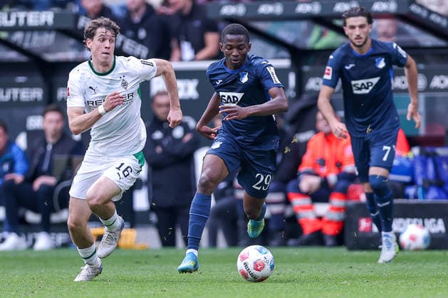 16 05 2026, Soccer, Borussia Mönchengladbach TSG 1899 Hoffenheim, 1 Soccer Bundesliga, 34 Matchday, Borussia Park, Season 2025 2026 Philipp Sander Borussia Mönchengladbach 16 in duel against Bazoumana Toure TSG Hoffenheim 29 DFB regulations prohibit any use of photographs as image sequences and or quasi video Nordrhein Westfalen Germany