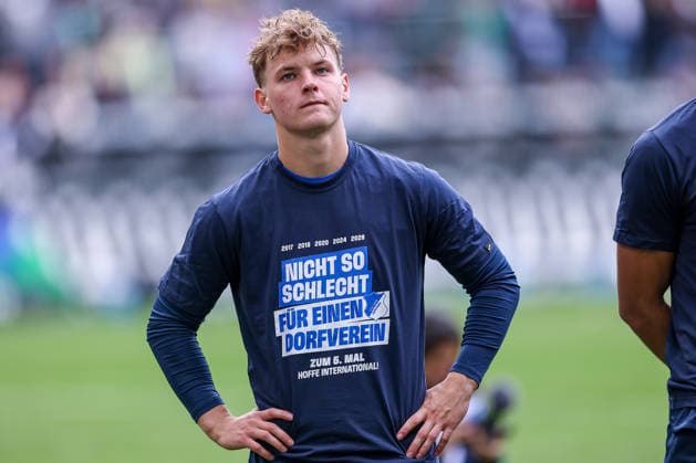16 05 2026, Football, Borussia Mönchengladbach TSG 1899 Hoffenheim, 1 Soccer Bundesliga, 34 Matchday, Borussia Park, Season 2025 2026 Dissatisfied faces after the 0 4 defeat of TSG Hoffenheim The team in front of the fans at the final cheer Cole Campbell TSG Hoffenheim 20 DFB regulations prohibit any use of photographs as image sequences and or quasi video Nordrhein Westfalen Germany