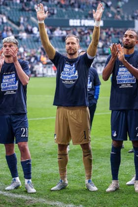 16 05 2026, Football, Borussia Mönchengladbach TSG 1899 Hoffenheim, 1 Soccer Bundesliga, 34 Matchday, Borussia Park, Season 2025 2026 Dissatisfied faces after the 0 4 defeat of TSG Hoffenheim The team in front of the fans during the final cheer Goalkeeper Oliver Baumann TSG Hoffenheim 01 DFB regulations prohibit any use of photographs as image sequences and or quasi video Nordrhein Westfalen Germany