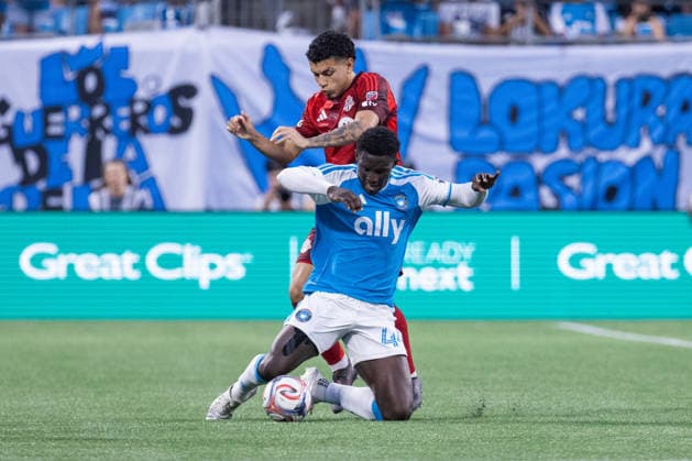 MLS, Fussball Herren, USA 2026: Toronto FC At Charlotte FC May 16 May 16, 2026: Charlotte FC defender Morrison Agyemang (44) gets taken down by Toronto FC forward Emilio Aristizabal (17) during the first half of the Major League Soccer match up at Bank of America Stadium in Charlotte, NC. (Scott Kinser CSM) (Credit Image: Â Scott Kinser Cal Media) Charlotte Nc United States EDITORIAL USE ONLY Copyright: xx ZUMA-20260516_zma_c04_023.jpg ScottxKinserx csmphotothree490638