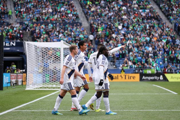 SEATTLE, WA - MAY 16: Players from the Los Angeles Galaxy celebrate a goal by forward Gabriel Pec 11 during a game between the Los Angeles Galaxy and Seattle Sounders on May 16, 2026 at Lumen Field in Seattle, Washington. (Photo by Henry Rodenburg Icon Sportswire) SOCCER: MAY 16 MLS, Fussball Herren, USA Seattle Sounders FC vs LA Galaxy EDITORIAL USE ONLY Icon26051605