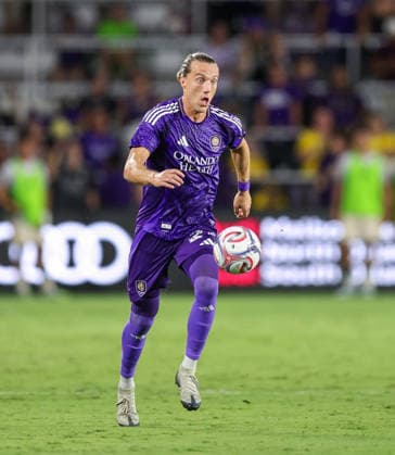 May 16, 2026, U.S.: Orlando City SC defender GRIFFIN DORSEY (24) dribbles the ball against Atlanta United. The Orlando City Soccer Club hosted Atlanta United at Inter&Co Stadium in Orlando, FL. MLS, Fussball Herren, USA 2026: Atlanta United FC 1:1 Orlando City Soccer Club  - ZUMAm299 20260516_znp_m299_032 Copyright: xTaylorxMcFeex