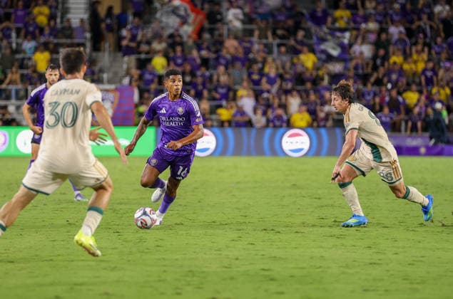 May 16, 2026, U.S.: Orlando City SC midfielder WILDER CARTAGENA (16) looks to pass during a match against Atlanta United . The Orlando City Soccer Club hosted Atlanta United at Inter&Co Stadium in Orlando, FL. MLS, Fussball Herren, USA 2026: Atlanta United FC 1:1 Orlando City Soccer Club  - ZUMAm299 20260516_znp_m299_034 Copyright: xTaylorxMcFeex