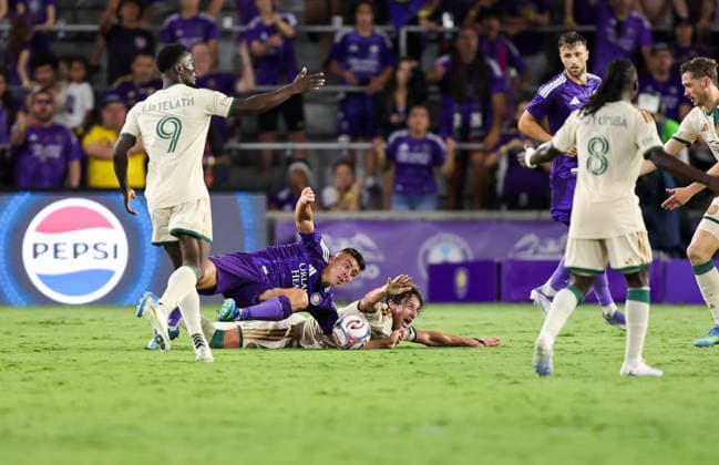 May 16, 2026, U.S.: Orlando City SC midfielder MARToÂN OJEDA (10) battles for the ball against Atlanta United. The Orlando City Soccer Club hosted Atlanta United at Inter&Co Stadium in Orlando, FL. MLS, Fussball Herren, USA 2026: Atlanta United FC 1:1 Orlando City Soccer Club  - ZUMAm299 20260516_znp_m299_035 Copyright: xTaylorxMcFeex