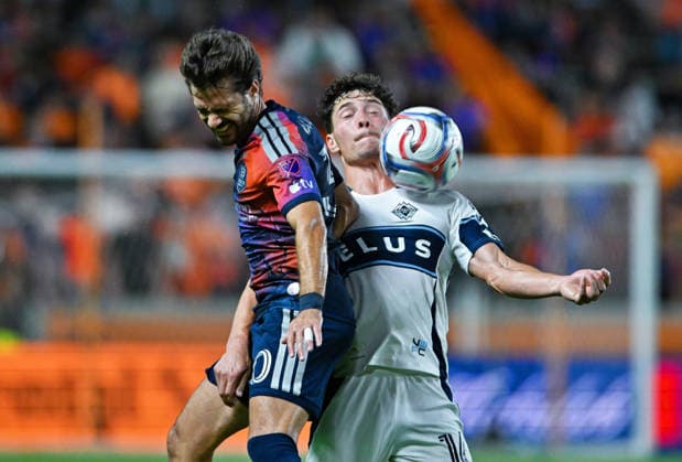 2026 MLS, Fussball Herren, USA Vancouver Whitecpas Vs Houston Dynamo MAY 16 May 16, 2026: Vancouver Whitecaps midfielder Sebastian Berhalter (right) takes the ball off his chest against Houston Dynamo midfielder Agustin Bouzat (left) during the second half of a MLS game at Shell Energy Stadium in Houston, TX. Austin McAfee CSM (Credit Image: Austin Mcafee Cal Media) Houston Texas USA EDITORIAL USE ONLY Copyright: xx ZUMA-20260516_zma_c04_046.jpg AustinxMcafeex csmphotothree490655