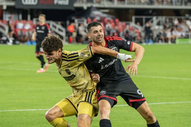 May 16, 2026, Washington, District Of Columbia, United States: D.C. United forward Tai Baribo battles for possession with St. Louis City SC defender Timo Baumgartl during an MLS, Fussball Herren, USA match at Audi Field. DC United Vs St. Louis CITY SC  - ZUMAk206 20260516_znp_k206_007 Copyright: xMattxKaminskyx