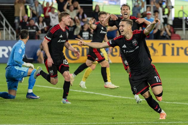 May 16, 2026, Washington, District Of Columbia, United States: Louis Munteanu celebrates after an apparent go ahead goal during an MLS, Fussball Herren, USA match between D.C. United and St. Louis City SC at Audi Field before the scoring play was later overturned following review. DC United Vs St. Louis CITY SC  - ZUMAk206 20260516_znp_k206_016 Copyright: xMattxKaminskyx