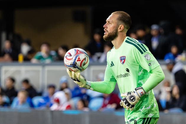 SAN JOSE, CA - MAY 16: Jonathan Sirois 40 of FC Dallas holds the ball during a match against the San Jose Earthquakes on May 16, 2026 at PayPal Park in San Jose, CA. (Photo by Matthew Huang Icon Sportswire) SOCCER: MAY 16 MLS, Fussball Herren, USA San Jose Earthquakes vs FC Dallas EDITORIAL USE ONLY Icon260516009