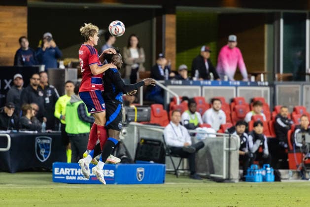 SAN JOSE, CA - MAY 16: Nolan Norris 32 of FC Dallas heads the ball over Ousseni Bouda 7 of the San Jose Earthquakes during a match on May 16, 2026 at PayPal Park in San Jose, CA. (Photo by Matthew Huang Icon Sportswire) SOCCER: MAY 16 MLS, Fussball Herren, USA San Jose Earthquakes vs FC Dallas EDITORIAL USE ONLY Icon260516011