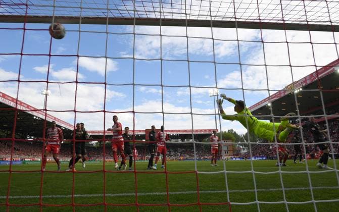 Soccer, Men, Season 2025 2026, 1 Bundesliga 34 Matchday , 1 FC Union Berlin FC Augsburg 4 0 , Andras Schäfer covers 1 FC Union scores the goal for 3 0 against goalkeeper Finn Dahmen FC Augsburg , 16 05 2026, Copyright: xMatthiasxKochx