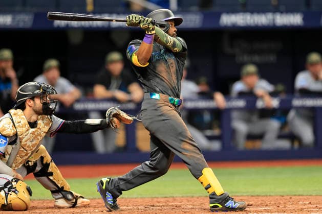 May 16, 2026, St. Petersburg, Florida, USA: Tampa Bay Rays center fielder Cedric Mullins (31) fouls off a pitch during an MLB, Baseball Herren, USA game against the Miami Marlins on May 16, 2026 at Tropicana Field. The Marlins beat the Rays 10-5 in 10 innings. MLB 2026: Rays 5:10 Marlins  - ZUMAh180 20260516_zsp_h180_096 Copyright: xKimxHukarix