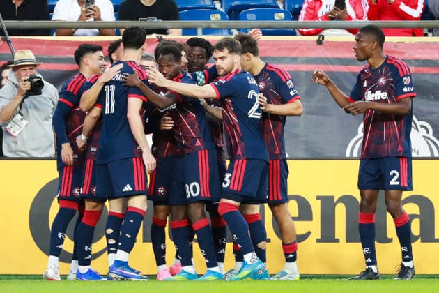 FOXBOROUGH, MA - MAY 16: New England Revolution celebrate a goal during a match between the New England Revolution and Minnesota United FC on May 16, 2026 at Gillette Stadium in Foxborough, Massachusetts. (Photo by Summer Lamont Icon Sportswire) SOCCER: MAY 16 MLS, Fussball Herren, USA New England Revolution vs Minnesota United FC EDITORIAL USE ONLY Icon260516003