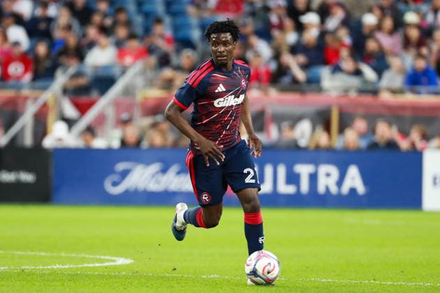FOXBOROUGH, MA - MAY 16: Brooklyn Raines 21 of New England Revolution dribbles the ball during a match between the New England Revolution and Minnesota United FC on May 16, 2026 at Gillette Stadium in Foxborough, Massachusetts. (Photo by Summer Lamont Icon Sportswire) SOCCER: MAY 16 MLS, Fussball Herren, USA New England Revolution vs Minnesota United FC EDITORIAL USE ONLY Icon260516009